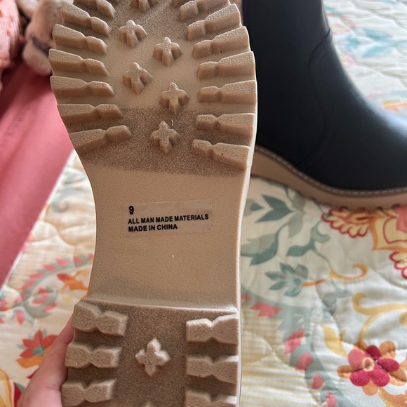 NWOT black boots - Picture 4 of 4